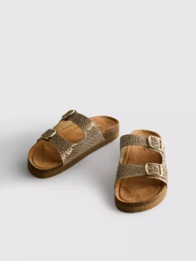 Sandaler med dobbelt spænde og dekorationer