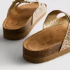 Sandaler med dobbelt spænde og dekorationer
