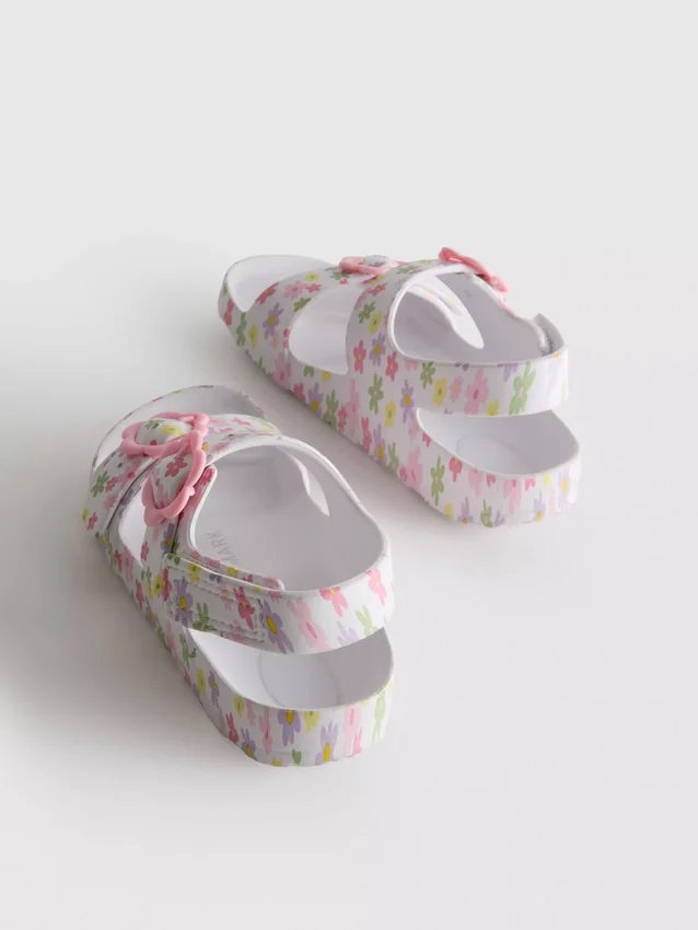 Sandaler med dobbelt spænde og print
