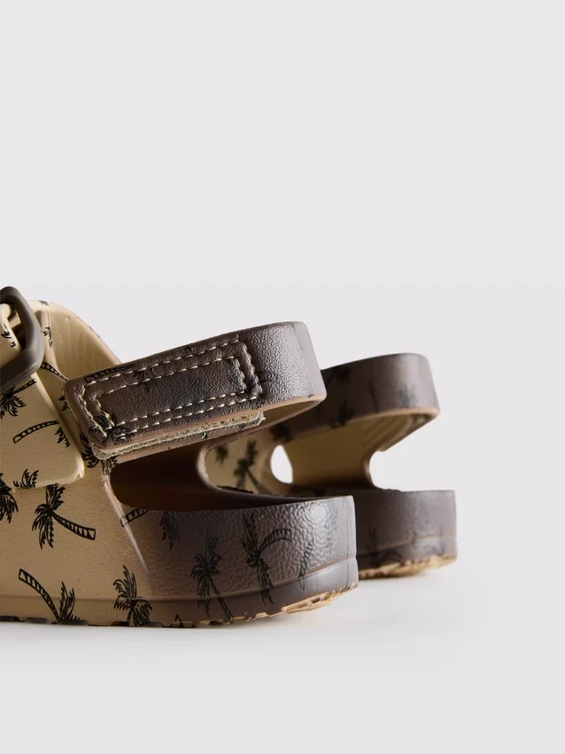 Sandaler med dobbelt spænde og print