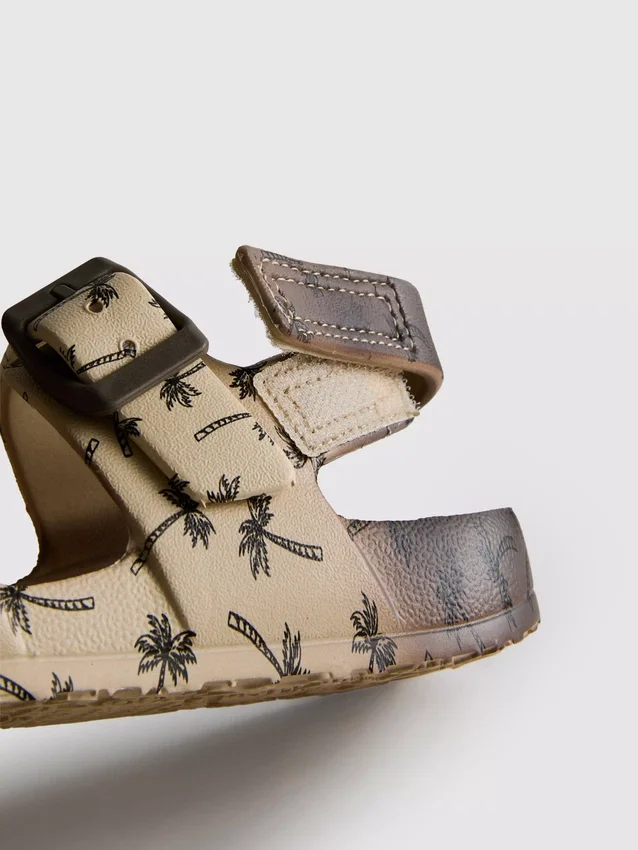 Sandaler med dobbelt spænde og print