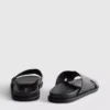 Sandaler med krydsremme