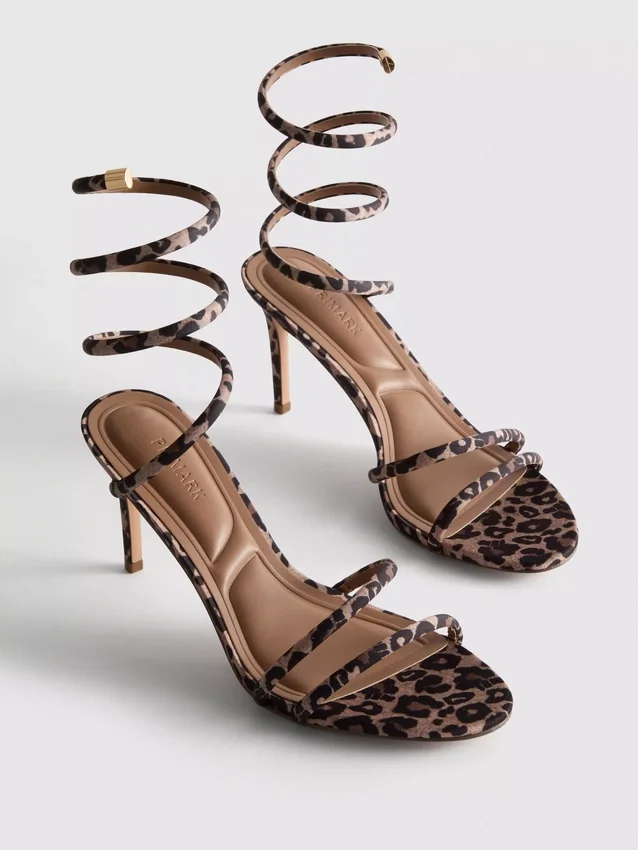 Sandaler med leopardmønster og spiralhæl