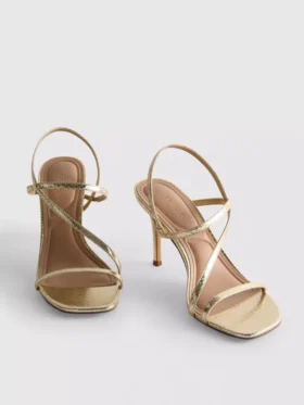 Sandaler med næsten usynlig hæl