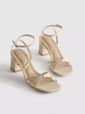 Sandaler med remme og blokhæl