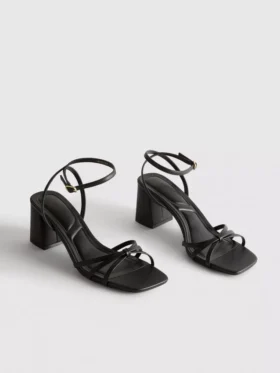 Sandaler med remme og blokhæl