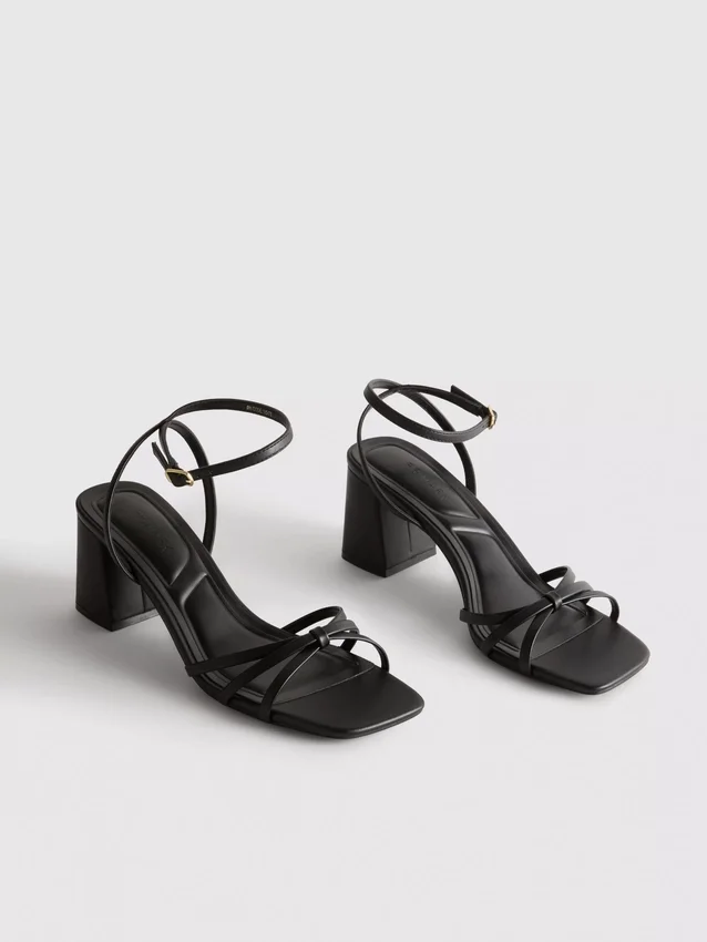 Sandaler med remme og blokhæl