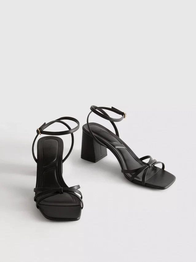 Sandaler med remme og blokhæl