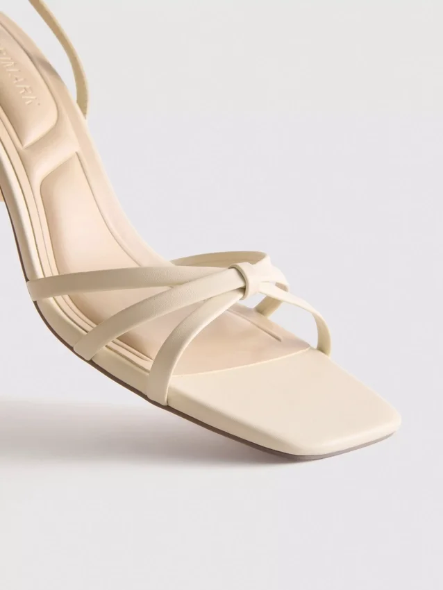 Sandaler med remme og blokhæl
