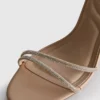 Sandaler med remme og højhælede sko