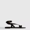 Sandaler med remme og nitter