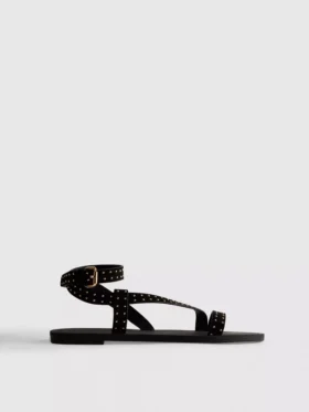 Sandaler med remme og nitter