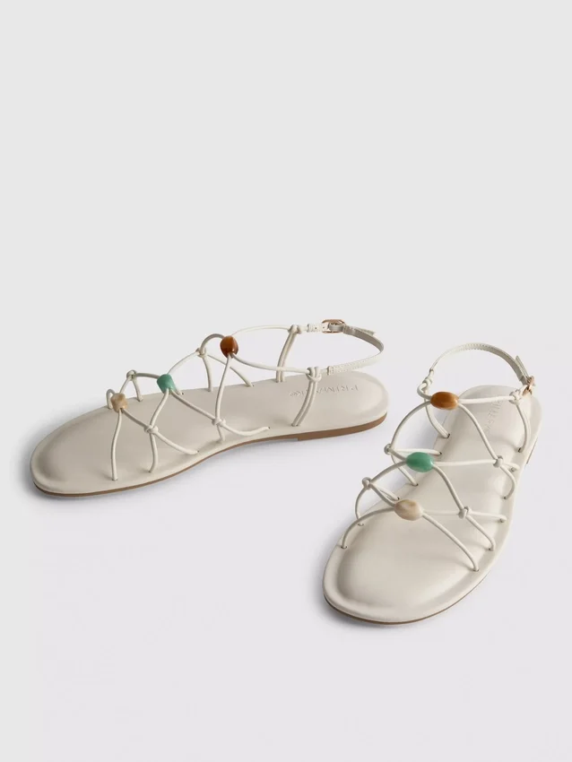 Sandaler med remme og perler