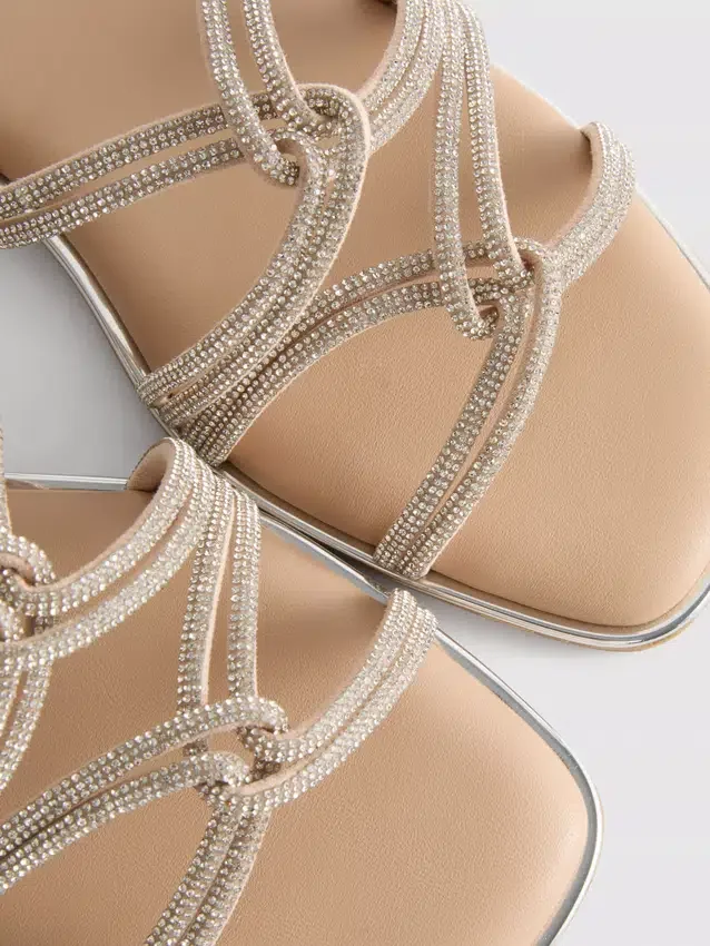 Sandaler med remme og strass