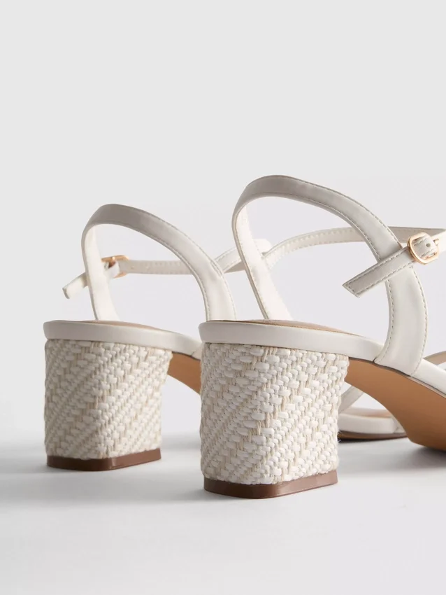 Sandaler med remme og vævet blokhæl