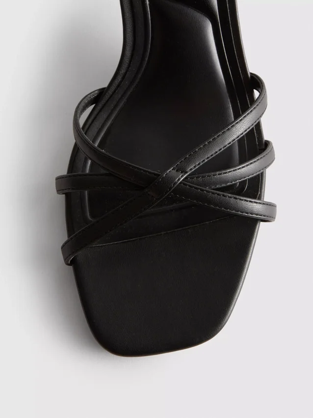 Sandaler med remme og vævet blokhæl