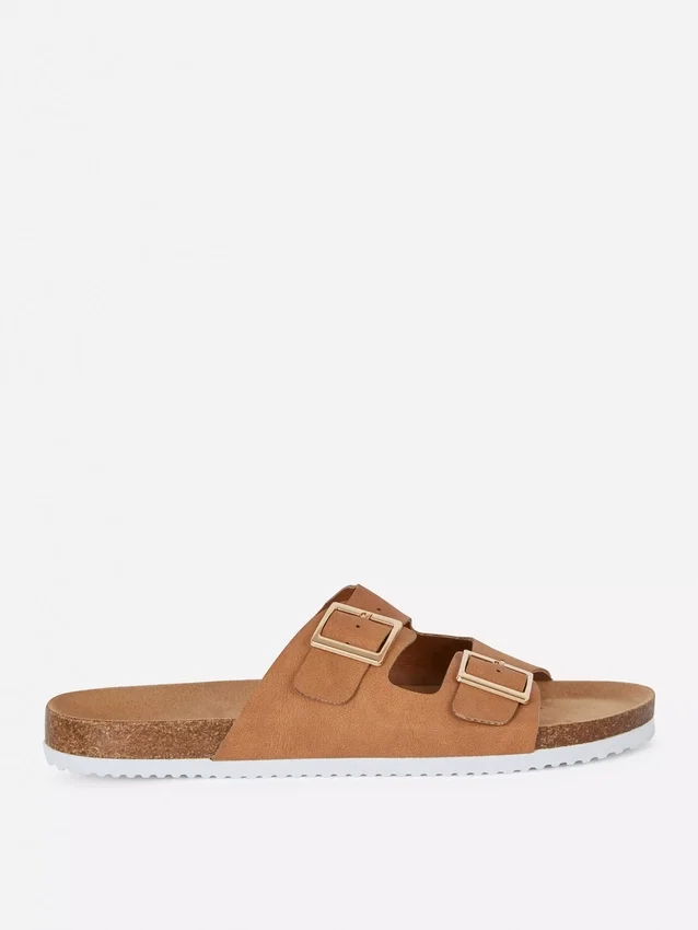Sandaler med to remme og spænde