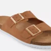 Sandaler med to remme og spænde