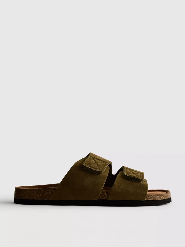 Sandaler med to remme og tyk sål