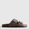 Sandaler med to remme og tyk sål