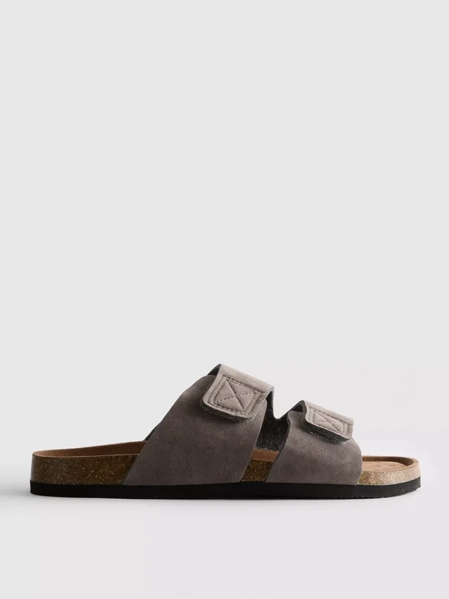 Sandaler med to remme og tyk sål