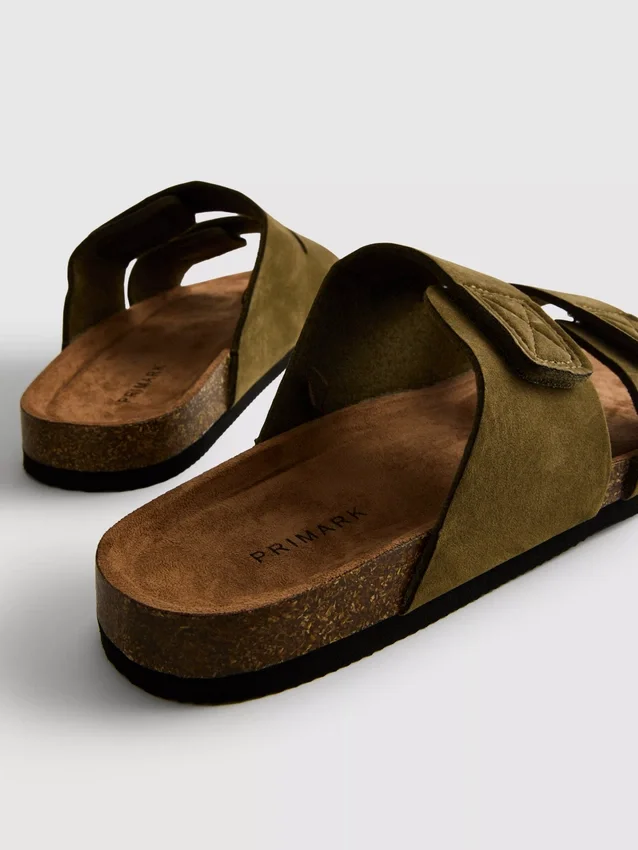Sandaler med to remme og tyk sål