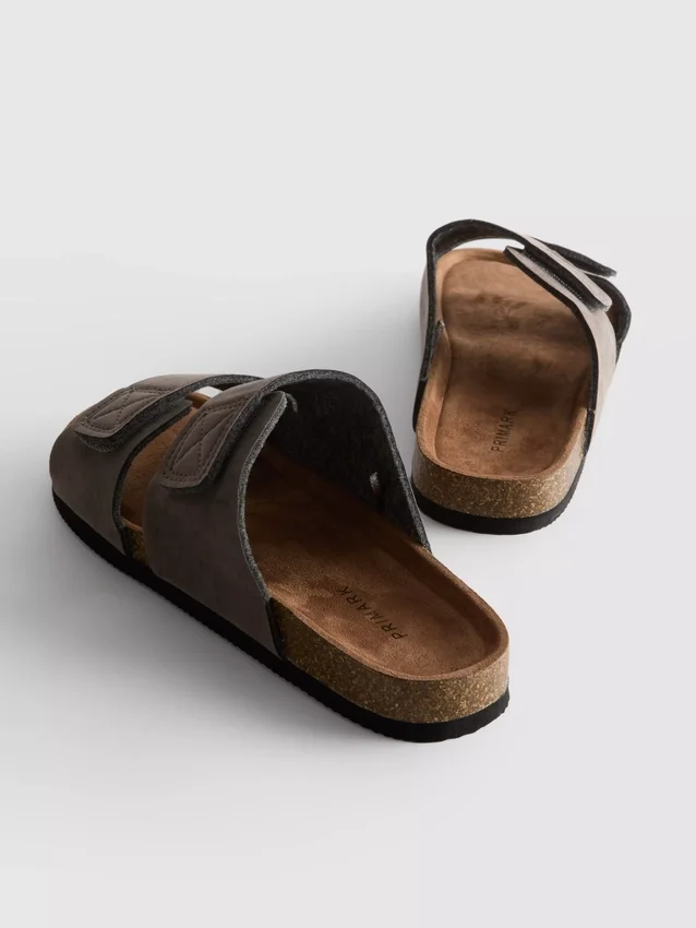Sandaler med to remme og tyk sål