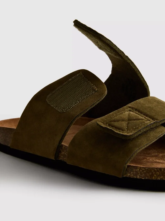Sandaler med to remme og tyk sål