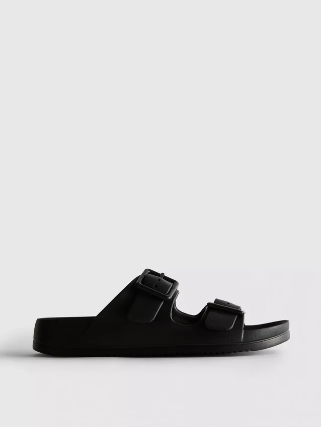 Sandaler med tykke remme og dobbelt spænde