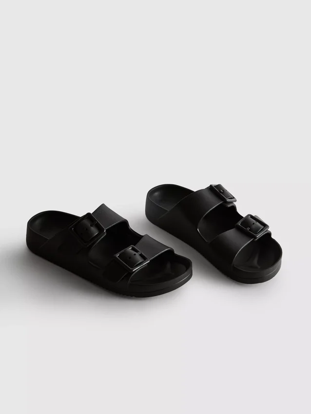 Sandaler med tykke remme og dobbelt spænde