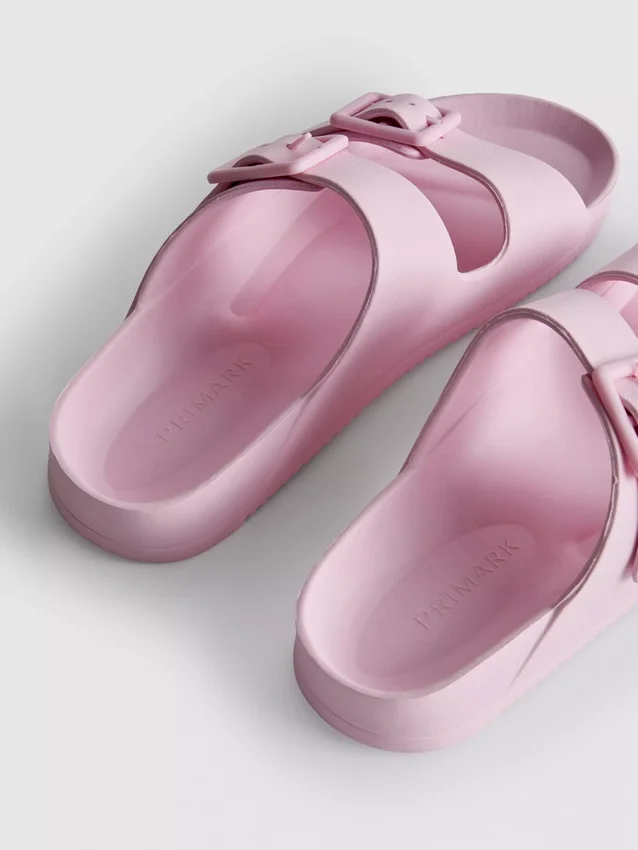 Sandaler med tykke remme og dobbelt spænde