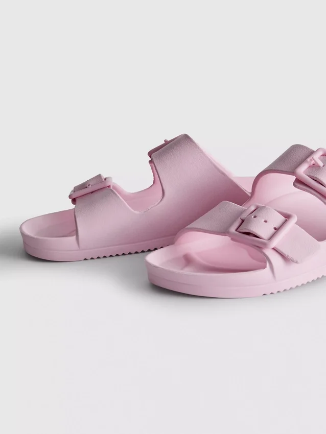 Sandaler med tykke remme og dobbelt spænde