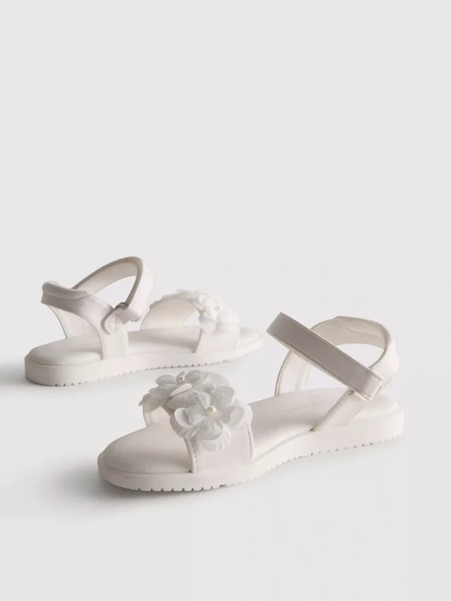 Sandaler til fest med blomster i tyl