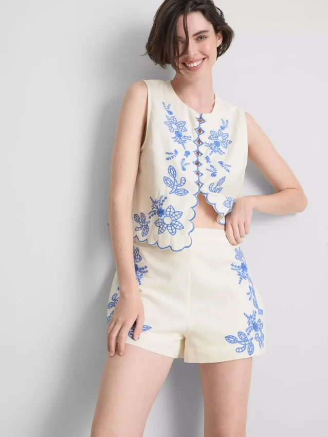 Shorts i bomuld med blomsterbroderi