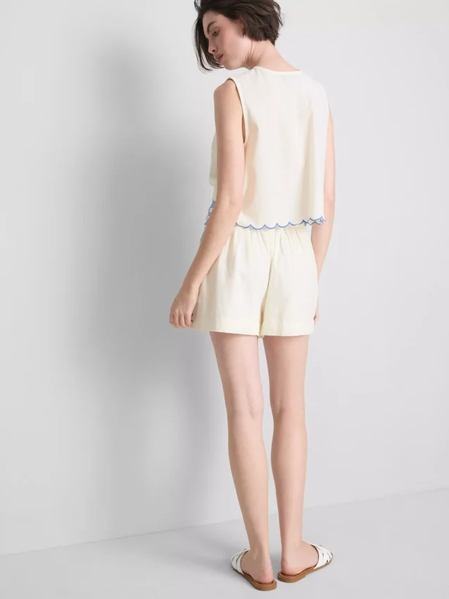 Shorts i bomuld med blomsterbroderi