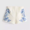 Shorts i bomuld med blomsterbroderi