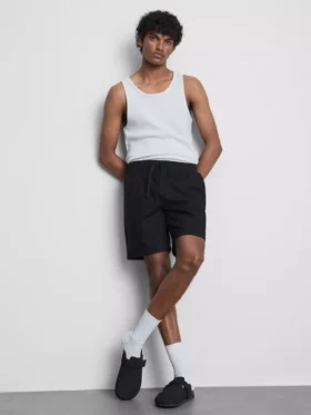 Shorts i linneblanding med snøre