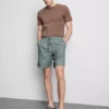 Shorts i linneblanding med snøre