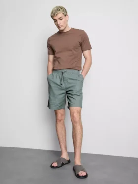 Shorts i linneblanding med snøre
