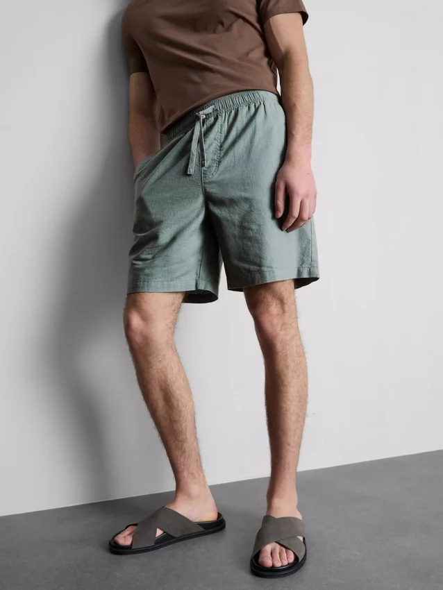 Shorts i linneblanding med snøre
