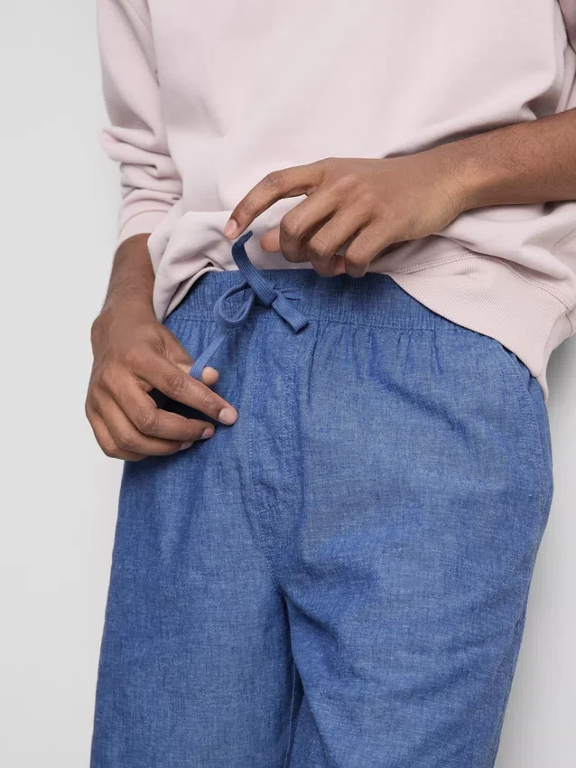 Shorts i linneblanding med snøre