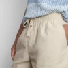 Shorts i linneblanding med snøre