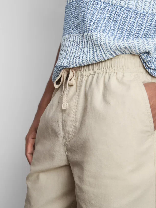 Shorts i linneblanding med snøre