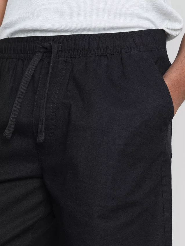 Shorts i linneblanding med snøre