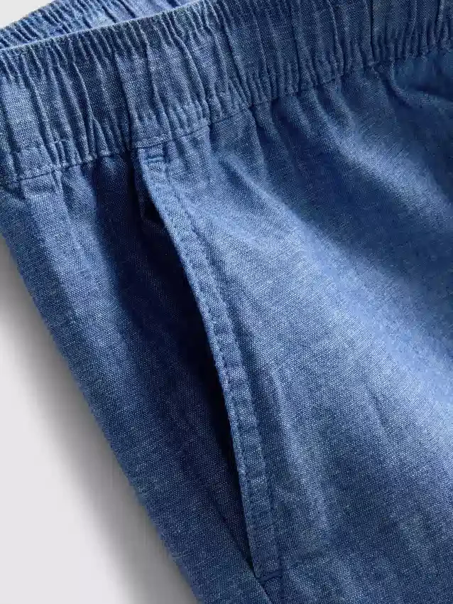 Shorts i linneblanding med snøre
