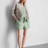 Shorts med bælte og elastisk linning