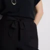Shorts med bælte og elastisk linning