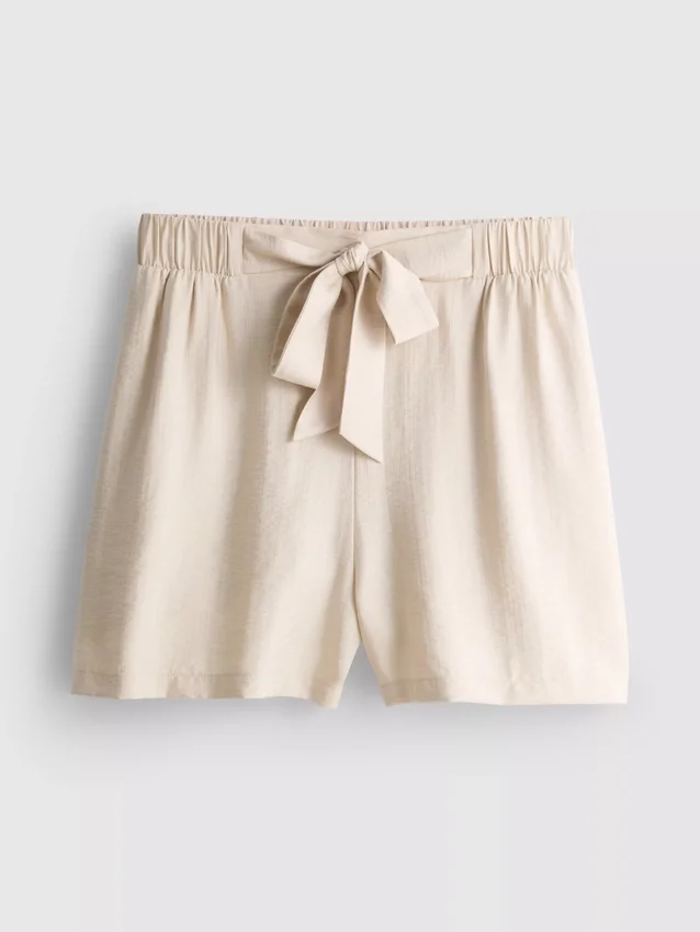 Shorts med bælte og elastisk linning