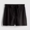 Shorts med bælte og elastisk linning