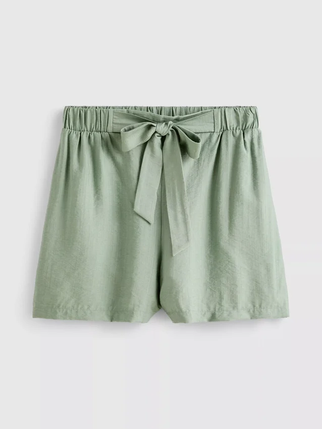 Shorts med bælte og elastisk linning